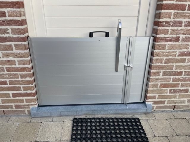 Aluminium waterschot WD-Click geplaatst voor een voordeur